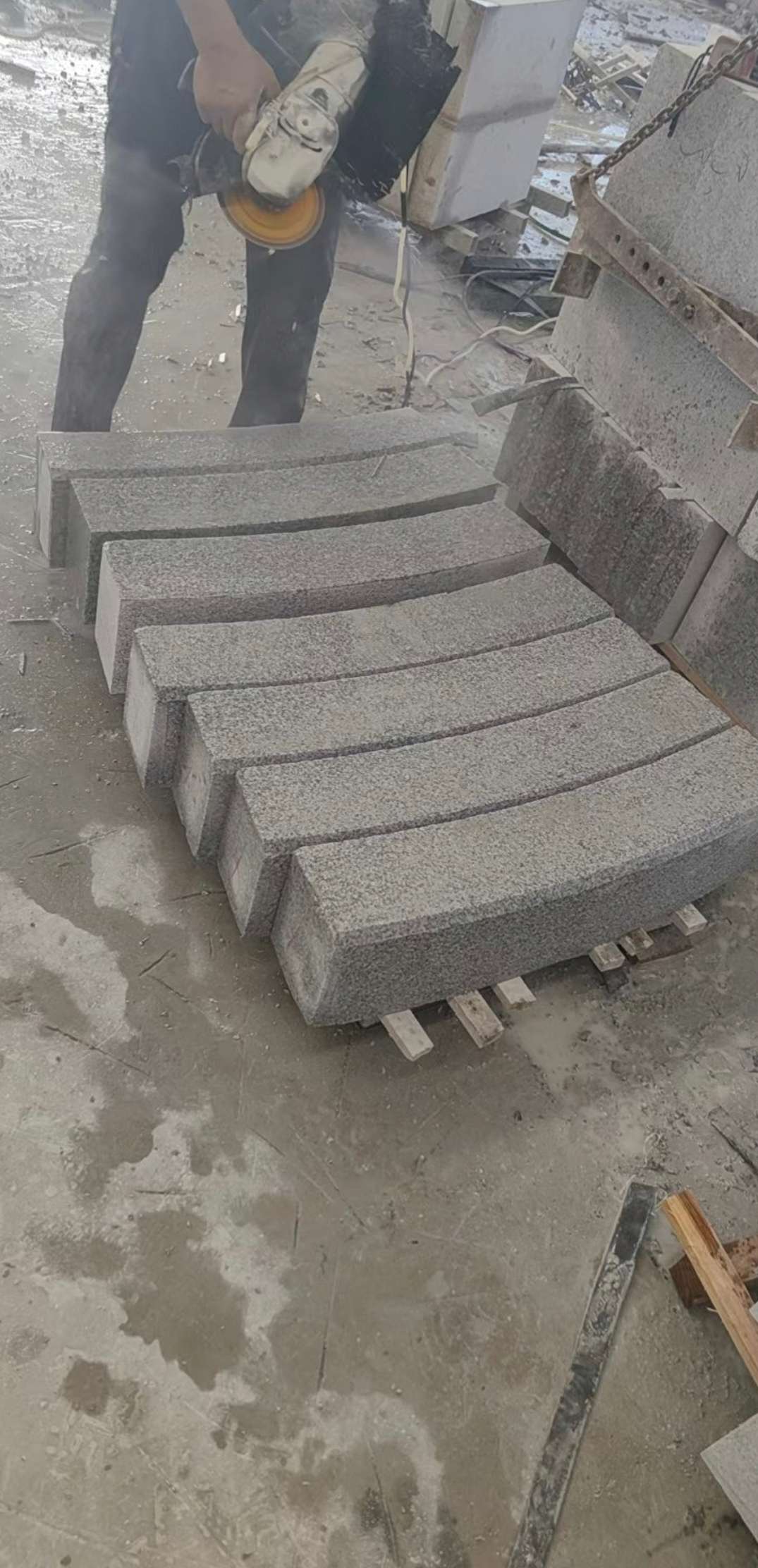 达州芝麻白弧形路牙石